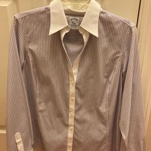 Women's Brooks Brothers fitted stretch shirt.